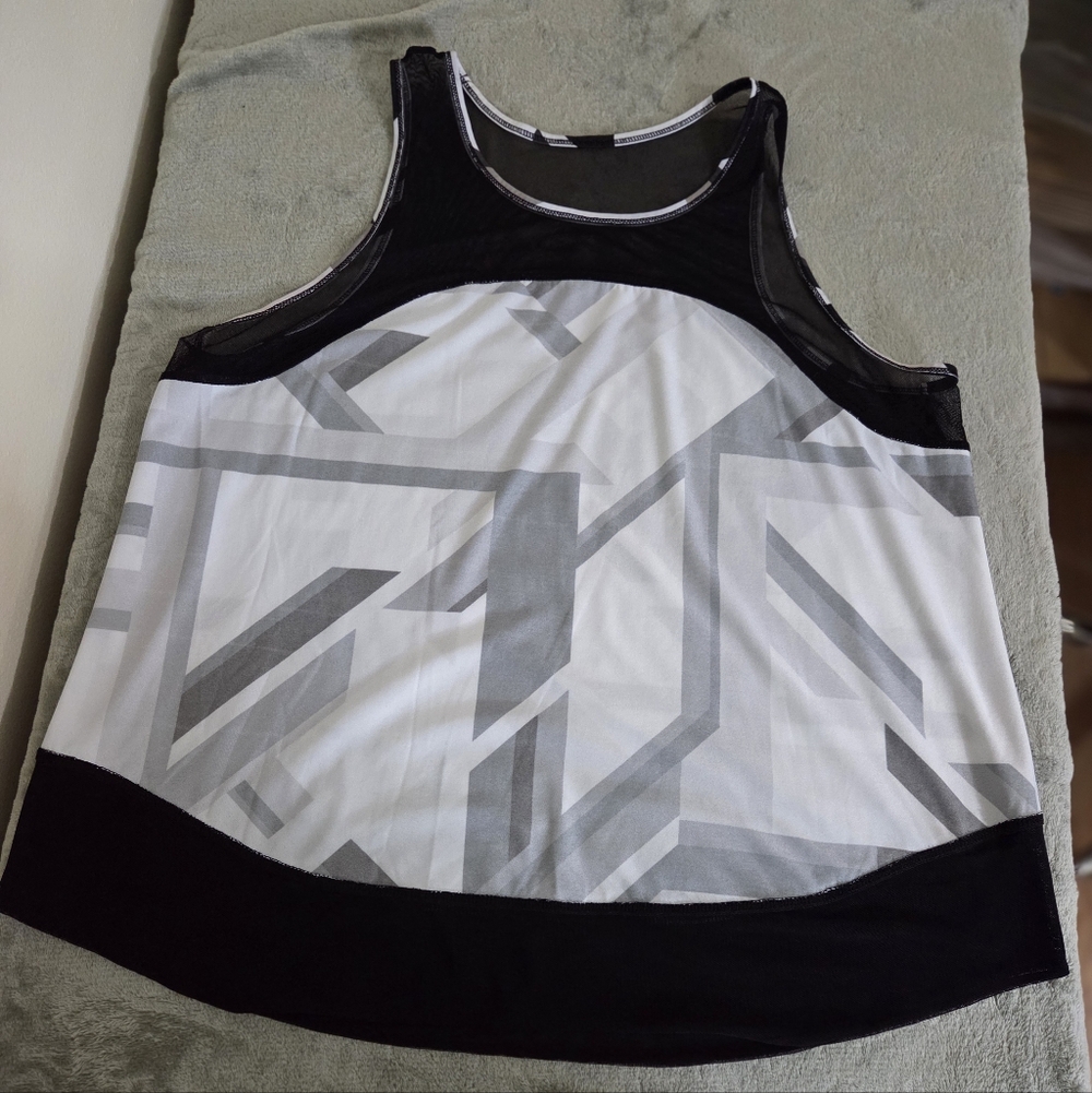 * Xersion Women's Geometric Mesh Sleeveless Workout Tank Top Black/White Size XL - Picture 9 of 10